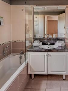 Tulip Inn Honfleur Residence & Spa - Location and Accessibility