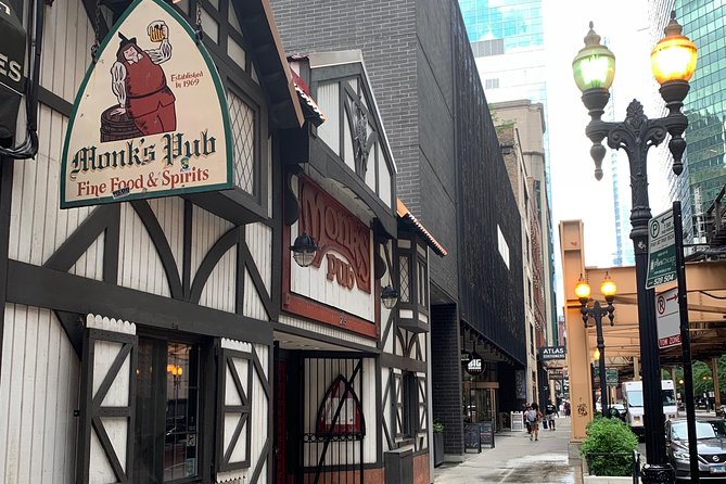 Walking Tour: Historic Chicago Pubs in River North and the Loop - Unique Features of the Pubs