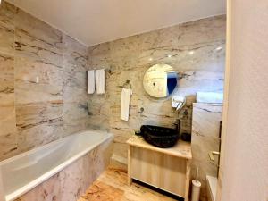 White Cross of Sologne - Location and Nearby Attractions