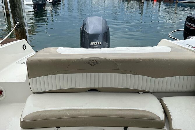 24 Ft Miami Bay: Private Boat, Gas Included , 8 People, Captained - Exploring Miamis Scenic Waterways