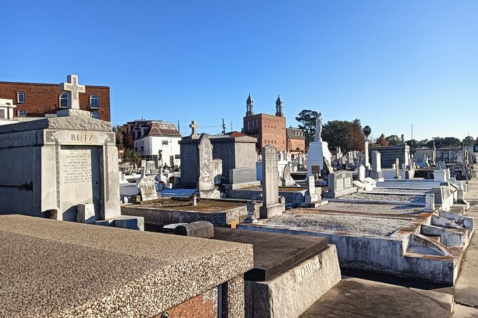 6 Cemeteries of New Orleans: Famous Graves & Fascinating History - Exploring the Architecture of the Tombs