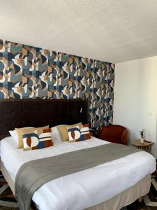 Ambassador Hotel - Cherbourg Pleasure Port - Dining Options and Breakfast