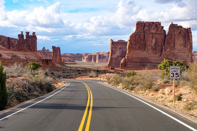 Arches National Park Scenic Tours From Moab - Positive Experiences With Short Hikes