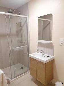 Clos Du Béron - Furnished Tourist Apartment - Location and Accessibility