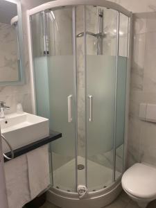 Contact Hotel Foch - Ratings and Reviews