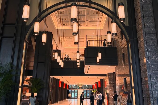 Elegant Tokyo Twilight Walk & Local Dining Experience - Exploring Tokyos Marunouchi District