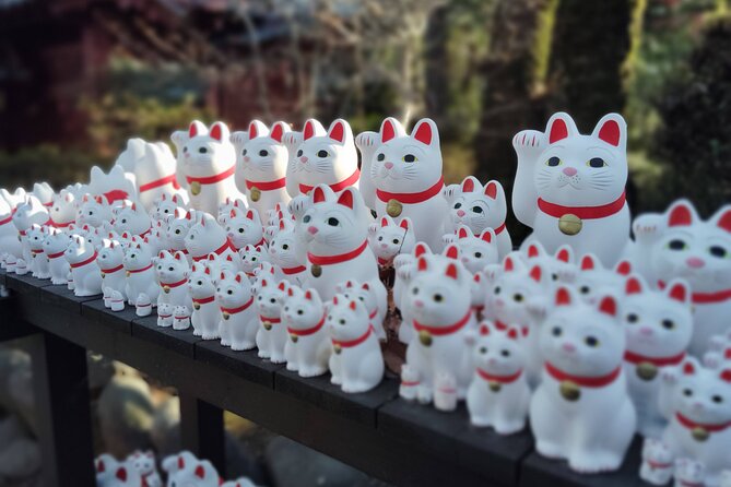 Gotokuji Temple Walking Tour With Numerous Cat Statues - Experiencing the Serenity of the Temple