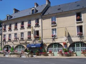 Hostellerie Saint Martin - Logis Hotel and Restaurant - Booking Information and Contact Details