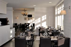 Hotel Du Port Et Des Bains - Activities and Attractions Nearby