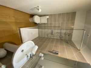 Hotel Le Central - Accessibility and Parking Options