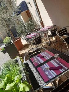 Hotel Restaurant THE SAINT AUGUSTIN - Accessibility and Languages