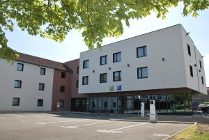 Ibis Styles Valenciennes Petite Foret - Transportation and Accessibility