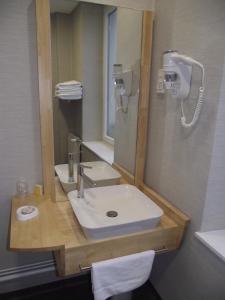 Logis Hotel Des Bourbons - House Rules and Policies