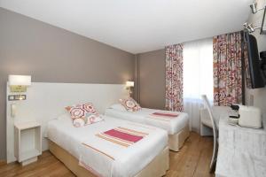 Logis Hôtel Du Centre - Ideal Stop for Cycling Tourism With a Closed Bike Garage - The Sum Up