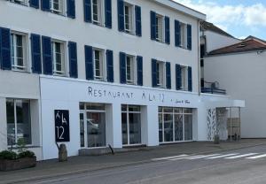 Logis Restaurant & Hotel At the 12 - Pet-Friendly Policies