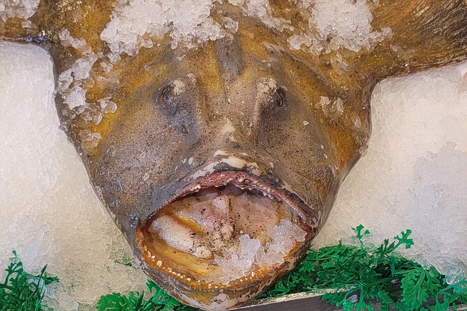 Savor the Sea: Guided Seafood Tasting at Pike Place Ma - Discovering Seafood Delights