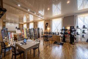 Best Western Grand Hotel De Bordeaux - Dining Options and Services