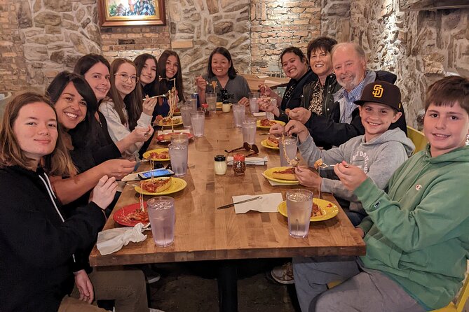 Chicago Family Food and Bike Tour With Top Attractions - Exploring Chicagos Iconic Sights and Neighborhoods