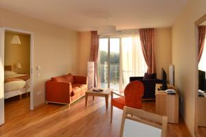 Domitys - THE WHITE HERMINE - The Sum Up