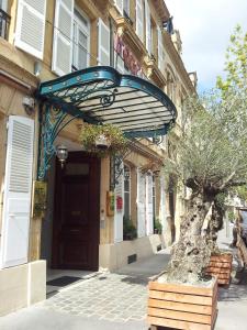 Hotel De Paris - Attractions Nearby