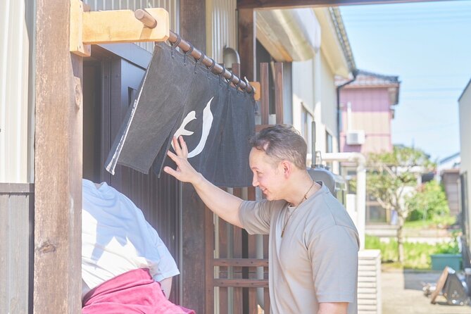 Local Workshop Hopping Tour in Niigata - Sampling the Local Cuisine