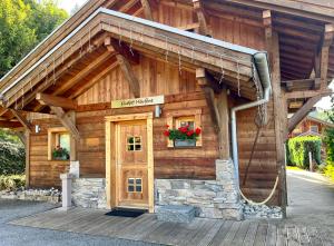 LOGIS HOTEL, CHALETS, and RESTAURANT LES CHATELMINÉS - Location and Accessibility