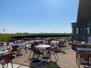 Logis Hotel & Restaurant of the Aerodrome of the Bay of Somme - Location and Accessibility