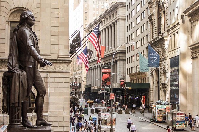 Financial Crisis Tour With a Finance Professional - Addressing Customer Concerns