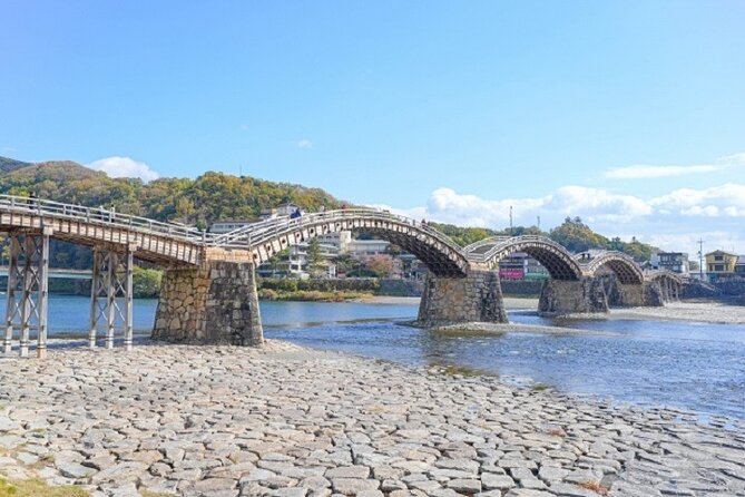 Hiroshima and Miyajima 2 Days Bus Tour From Osaka and Kyoto - Authentic Hiroshima-style Okonomiyaki Lunch