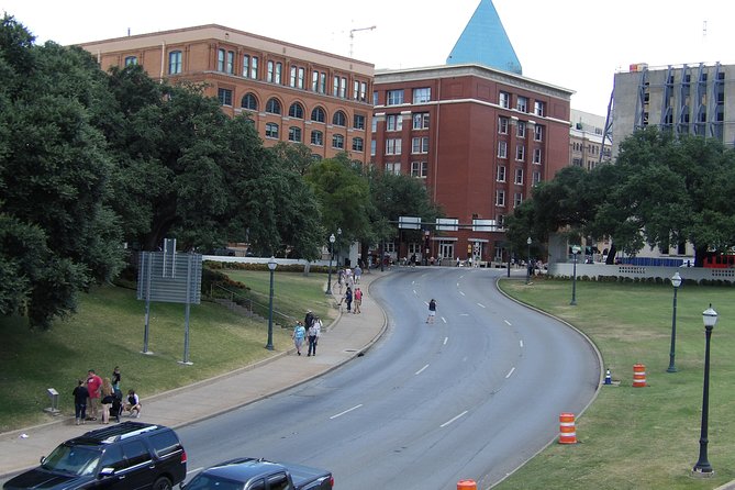 JFK Assassination Tour With Oswalds Rooming House - The Arrest at Texas Theatre