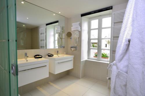 At the Relay of the Gué De Selle - Good To Know