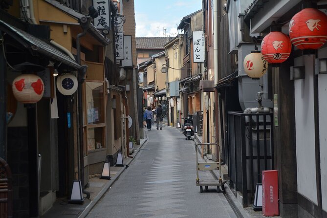 Authentic Kyoto Gion Tour With Traditional Cuisine and Maiko Show - Good To Know
