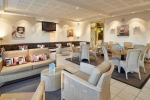 Blue Vacation Hotel Villa Caroline - Good To Know