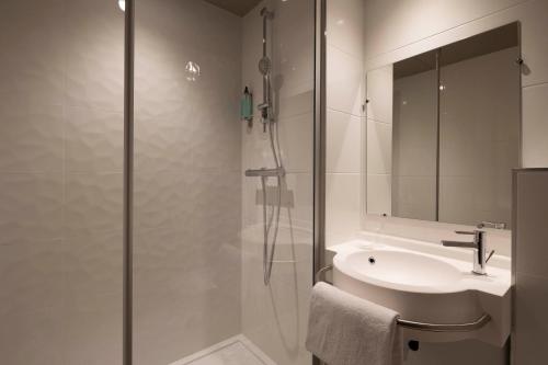 Break Hotel - Good To Know