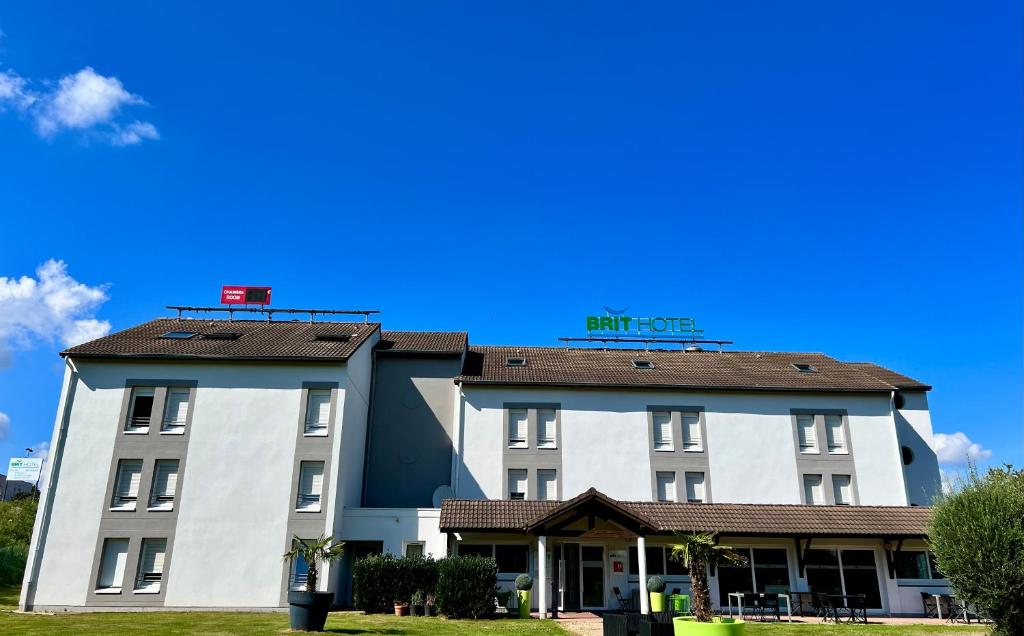 Brit Hotel Rouen South Val De Reuil - Hotel Overview and Location