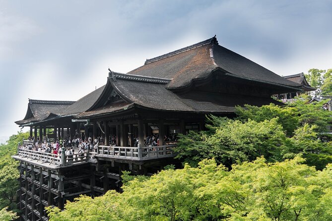 Eastern Kyoto Walking Tour With Local Guide - Tour Overview