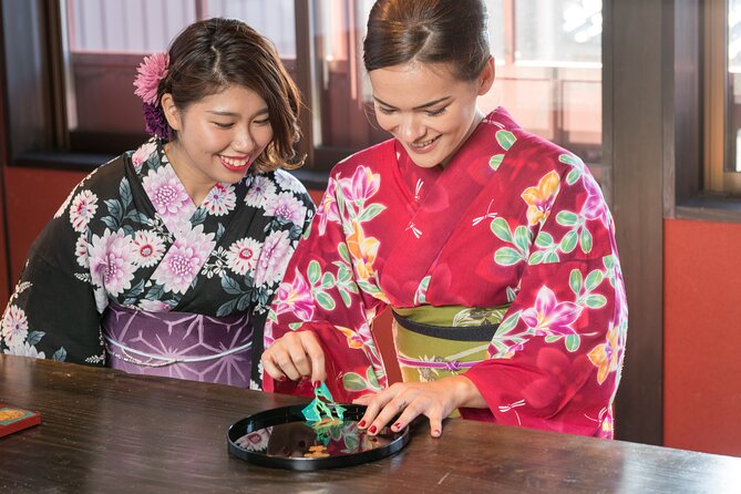 Gold Leaf Crafting in Higashi Chayagai, Kanazawa - Good To Know