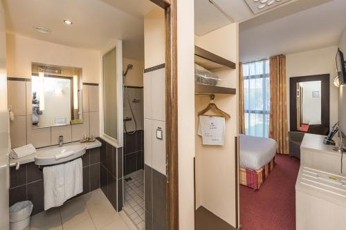 Hostellerie Saint Vincent Beauvais Airport - Good To Know