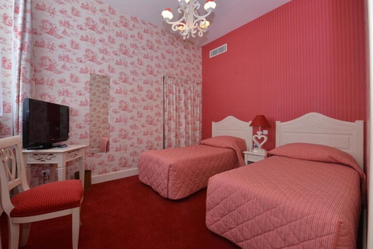 Hotel Castel Jeanson Review