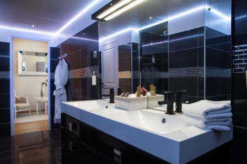 Hotel De France - Good To Know