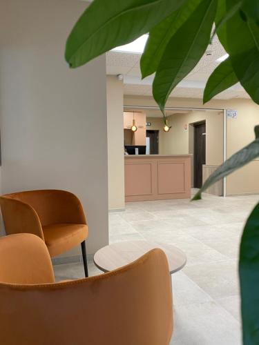 Hotel Du Commerce - Restaurant at the Knife - Good To Know