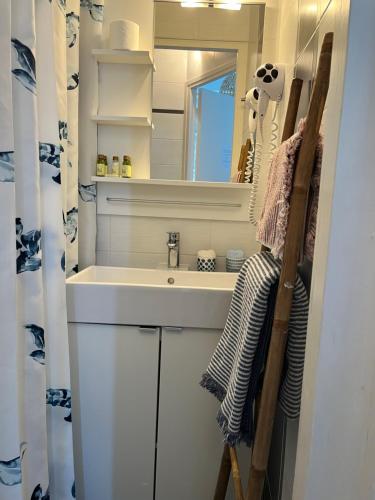 Hotel Eden - The Bather - Good To Know