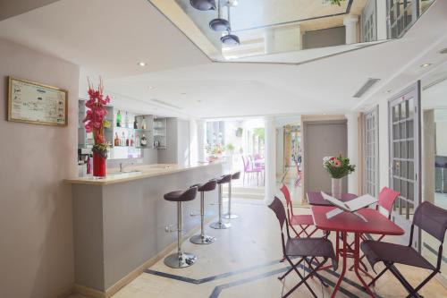 Hotel of the Fountain - Good To Know