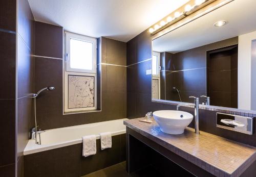 Hôtel Radio - Territory - Good To Know