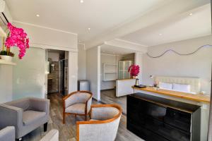 Hotel Restaurant by the Sea - Good To Know