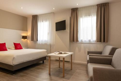 Hotel The Originals Bernay Acropole - Good To Know