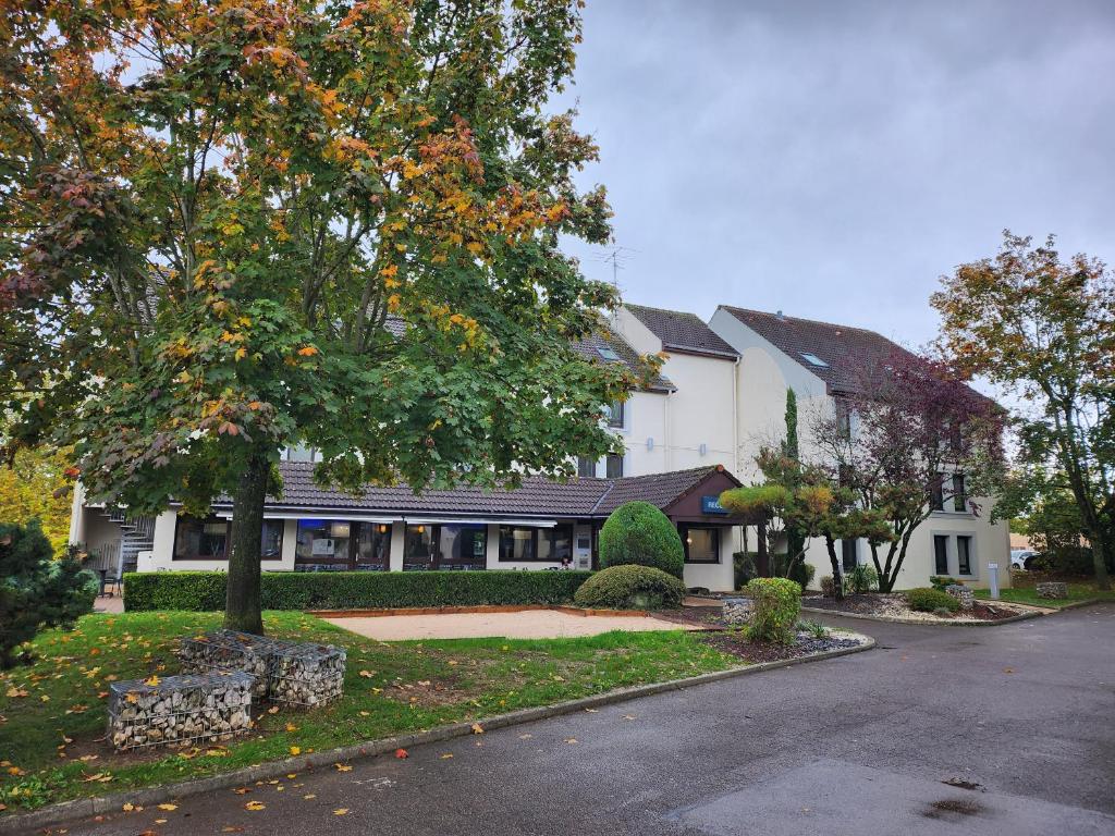 Kyriad Dijon East Mirande - Amenities and Services