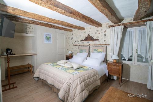 Logis Auberge Le Colombien - Hotel and Restaurant - Good To Know