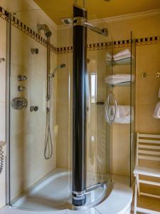 LOGIS - Beautiful Hotel, Lille-West - Good To Know