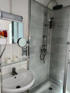 Logis Hotel-Restaurant The Golden Cup - Good To Know